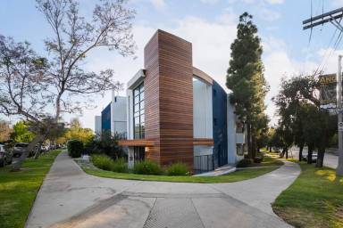 Main picture of 16100 W Sunset Blvd