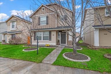 Main picture of 738 N Carisbrooke Ave