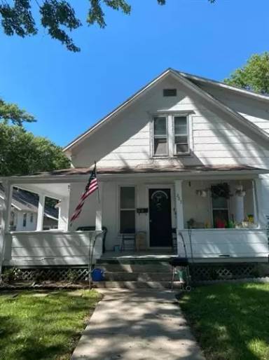 Main picture of 207 W Lowell Ave