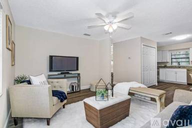 Main picture of 7806 Colonial Club Ct
