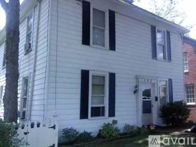 Main picture of 105 W 8th Ave