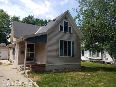 Main picture of 724 4th St SE
