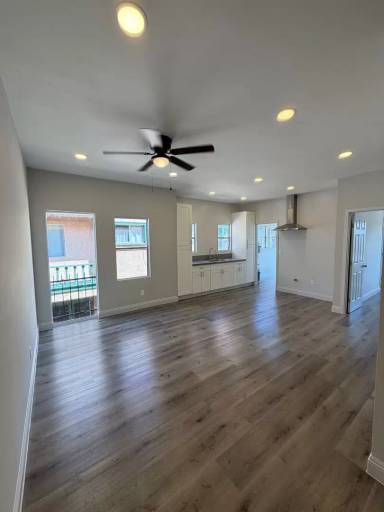 Main picture of 1044 W 42nd Pl