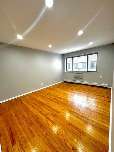 Main picture of 6954 N Sheridan Rd Apartments