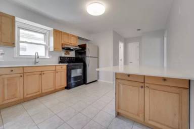 Main picture of 79 Hoyt St