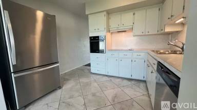 Main picture of 2454 Australia Way E