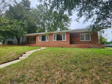 Main picture of 2639 Willow St