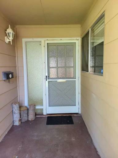 Main picture of 920 W Winnie Ln