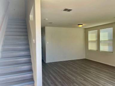 Main picture of 820 Wrigley Dr