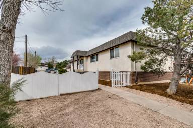 Main picture of 1124 Holland Park Blvd.