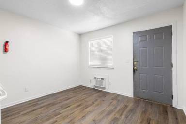 Main picture of 901 N Gaskill St