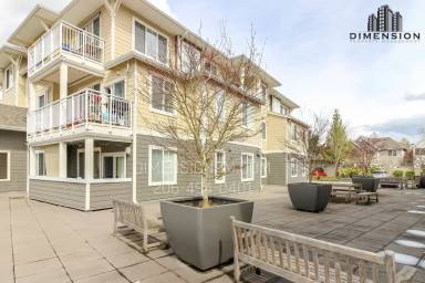 Main picture of 537 225th Ln NE