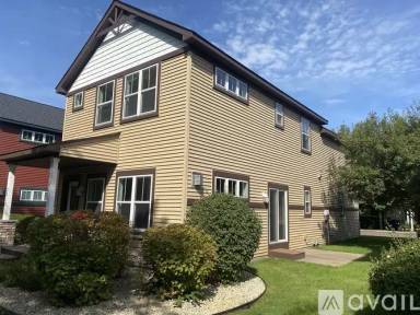 Main picture of 3010 Cottage Ln N