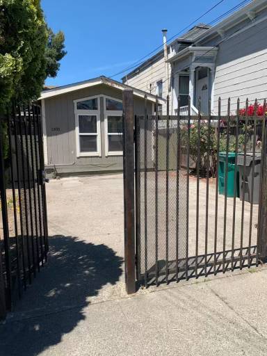 Main picture of 1305 Center St