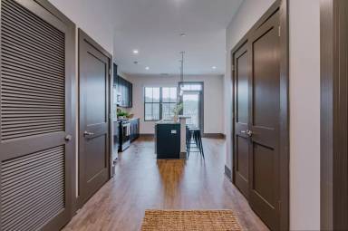 Main picture of 25 Minetta Ln