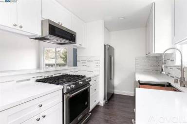 Main picture of 2305 Foothill Rd