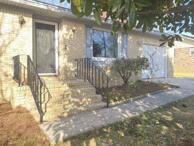 Main picture of 120 Hartford Dr