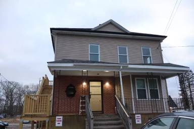 Main picture of 952 Temple St