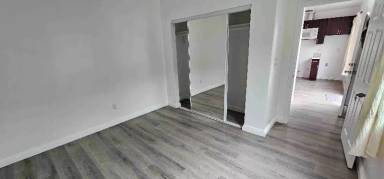 Main picture of 1117 1/2 E 70th St