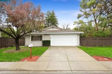 Main picture of 576 Mission Pl