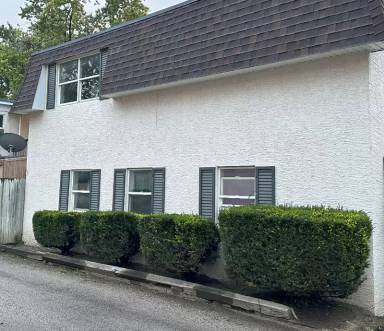 Main picture of 219 W Allen St