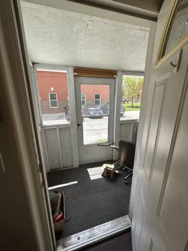 Main picture of 639 Peterson St