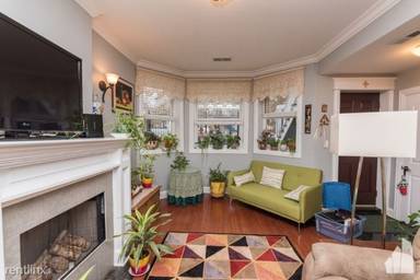 Main picture of 1216 W Oakdale Ave