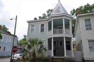 Main picture of 309 W 31st St