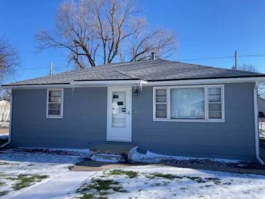 Main picture of 922 E 3rd St