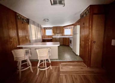 Main picture of 672 S 93rd St