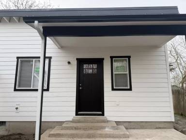 Main picture of 1525 Baker St NE
