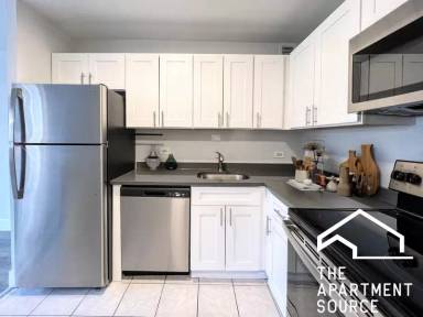 Main picture of 1344 N Dearborn St