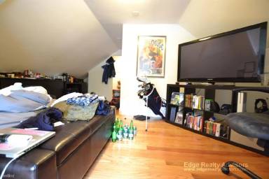 Main picture of 1863 Commonwealth Ave