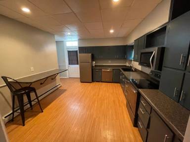 Main picture of 435 Willowbank St