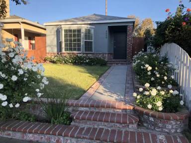Main picture of 3009 W Chandler Blvd