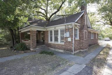 Main picture of 1013 N Locust St