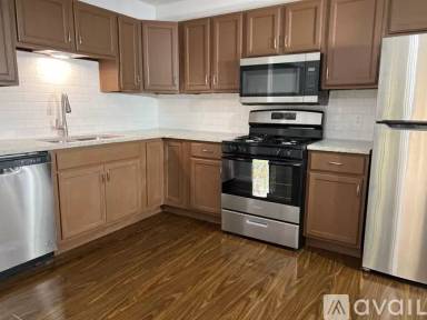 Main picture of 101 E Briarbrook Ln