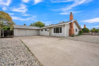 Main picture of 9680 Lake Natoma Dr