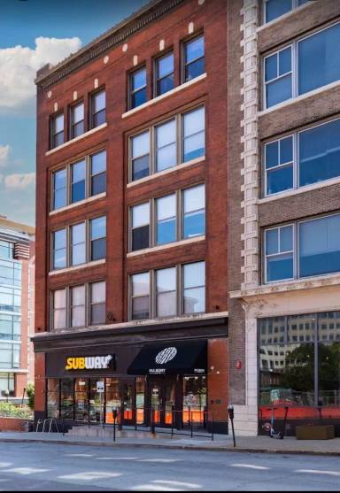 Main picture of 905 Broadway Blvd