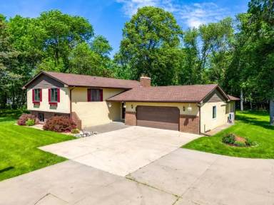 Main picture of 23360 Oakdale Dr