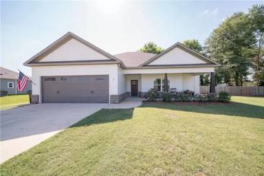 Main picture of 17 Eagle Nest Dr