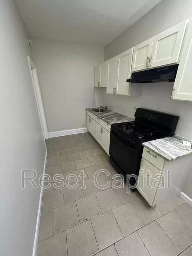 Main picture of 546 Sanford Ave