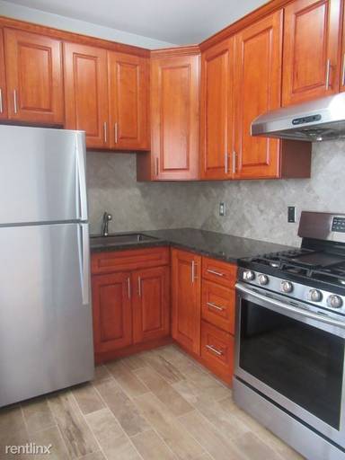 Main picture of 890 32nd Ave