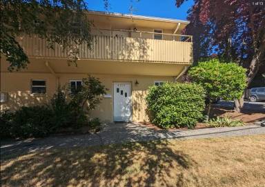 Main picture of 4731 40th Ave NE