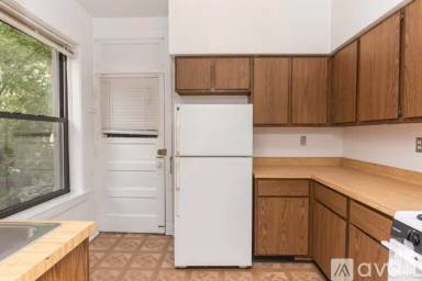 Main picture of 3521 N Racine Ave