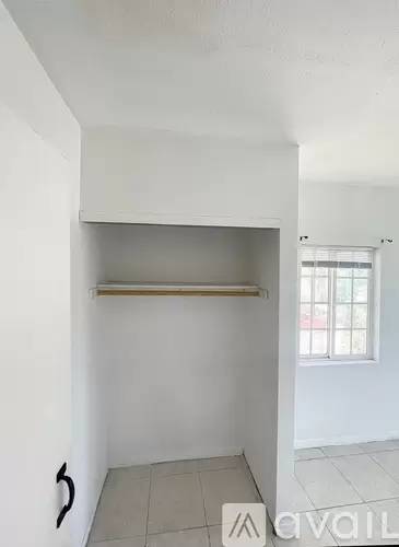 Main picture of 409 W 17th St