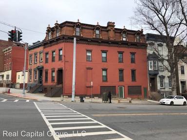 Main picture of 1 Ten Broeck St
