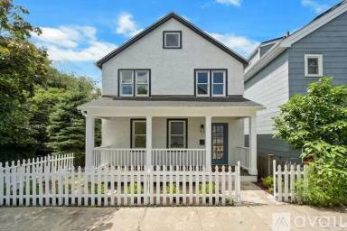 Main picture of 1 Pleasant St