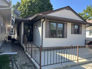 Main picture of 804 N Grand Ave W
