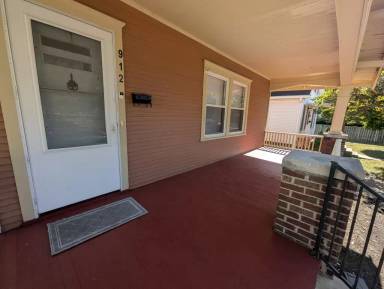 Main picture of 912 S 3rd St